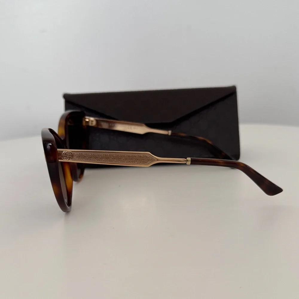 Gucci Tortoise Shell Sunglasses - Picture 2 of 4